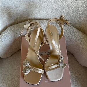 MACH & MACH Gold Bow Heels